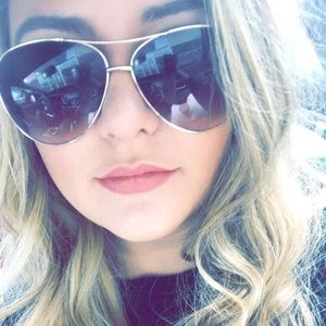 Meet your Posher, Meaghan